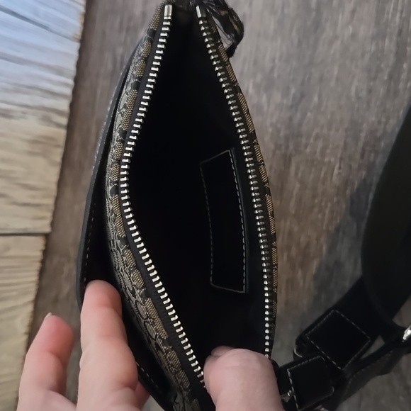 Coach Signature C black crossbody - Picture 8 of 13
